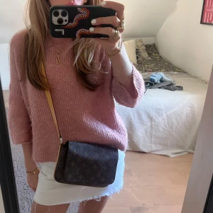 Stickad tröja  - Fin trekvarts ärmar tröja!🩷