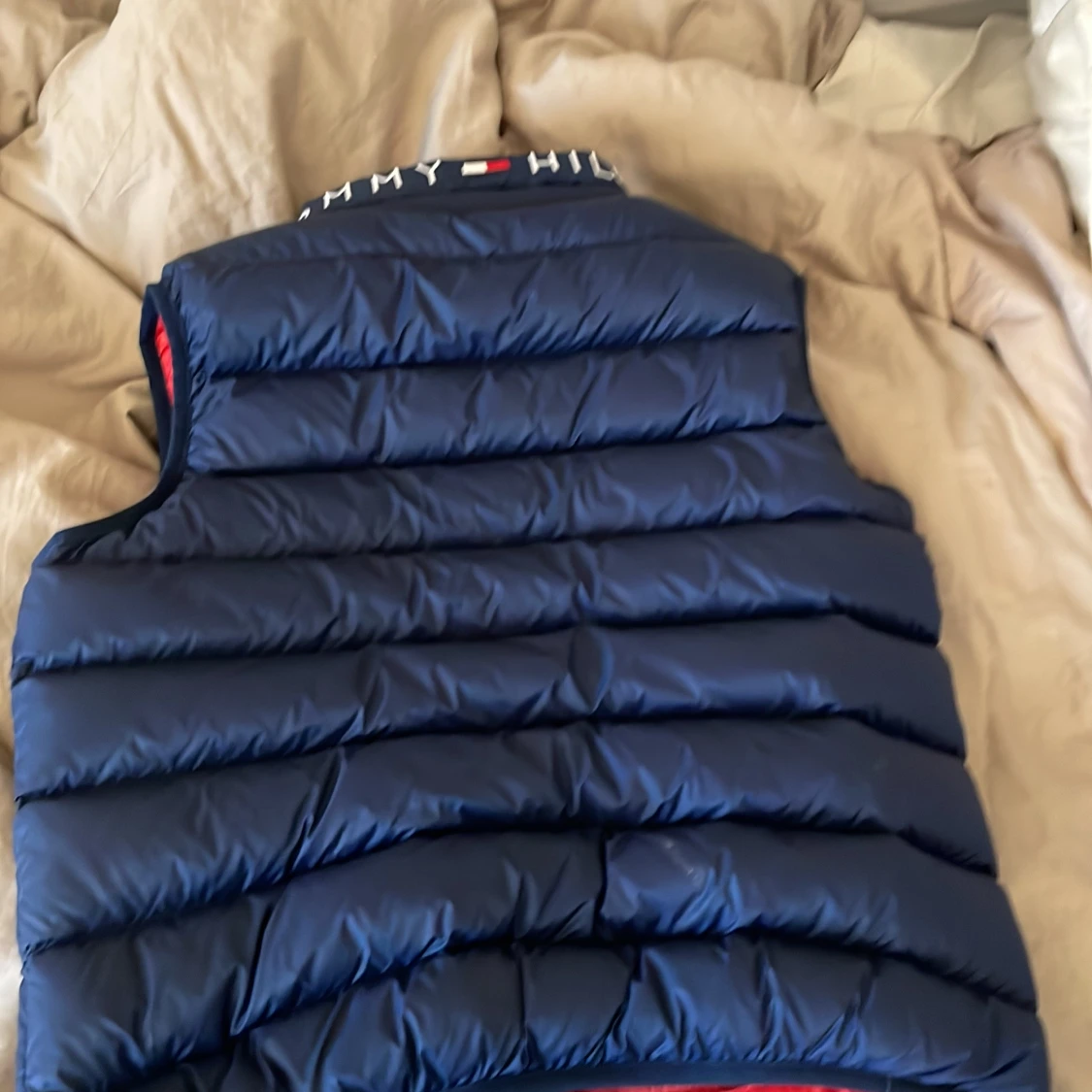Mörkblå dunväst från Tommy Hilfiger - 2
