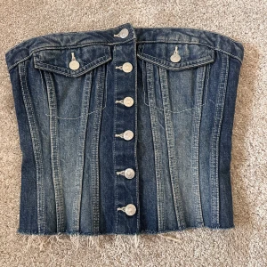 Jeanskorsett Zara  - Jättesnygg jeans korsett från Zara perfekt nu till sommar💓💓