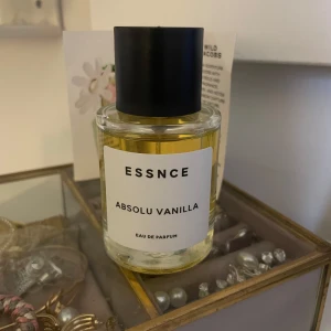 Essnce Absolu Vanilla 💘 - Essnce absolu vanilla i 50 ml, endast testat ett sprut 💓priset kan självklart diskuteras!!