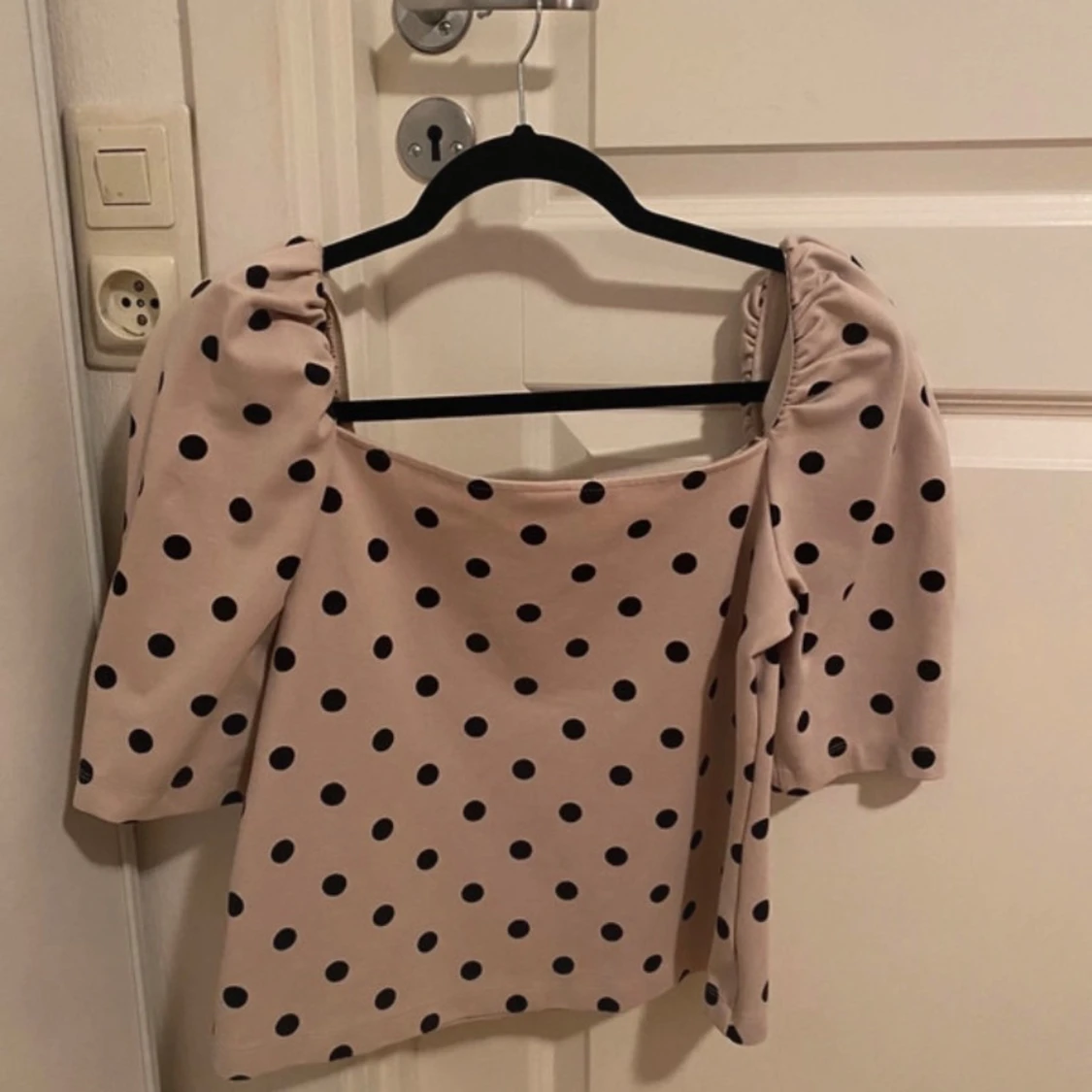 Beige prickig blus - 1