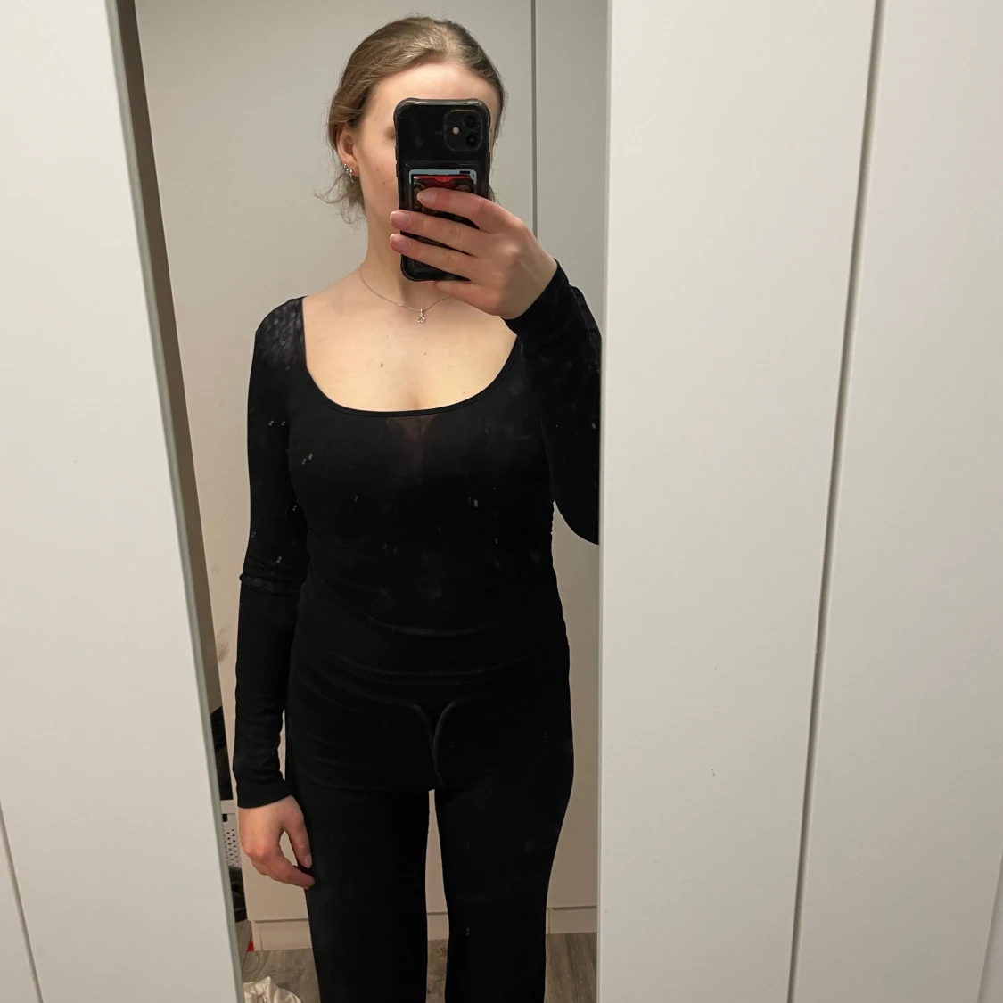 Svart ribbad långärmad topp - 1