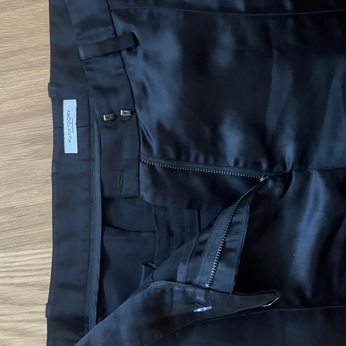 Svarta kostymbyxor från Hunkydory - 3