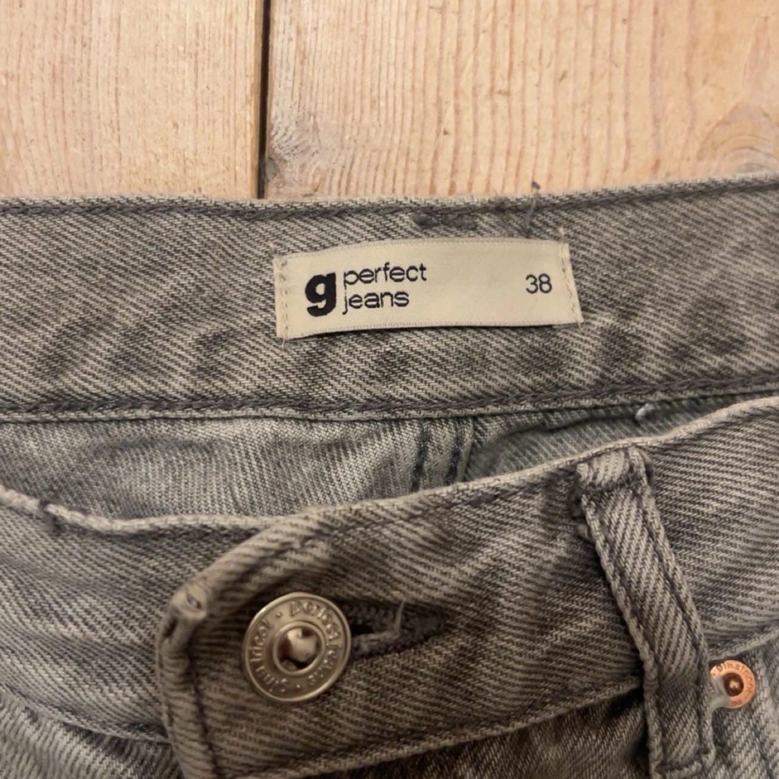 Grå jeans från Perfect Jeans - 1
