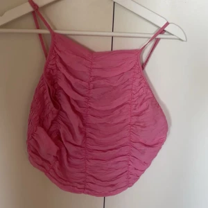 Somrig topp - Jättefin sommar topp som passar perfekt till vår och sommar!