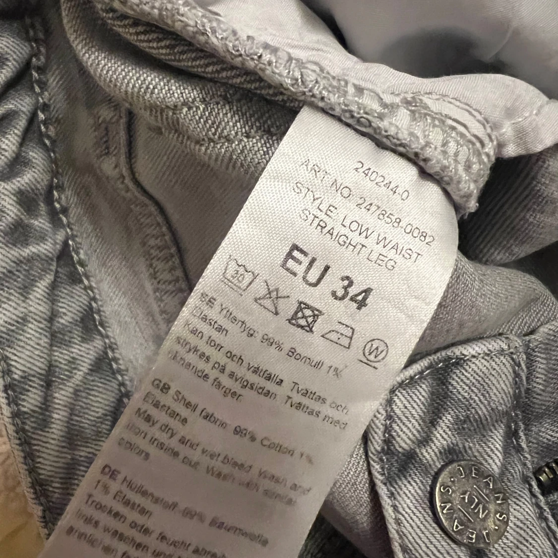 Grå lågmidjade jeans från Nelly - 2