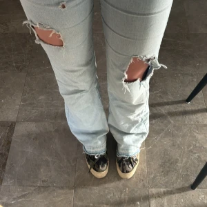 Gröna skor  - Gröna Kamouflage skor, knappt använda, 3cm sula. 