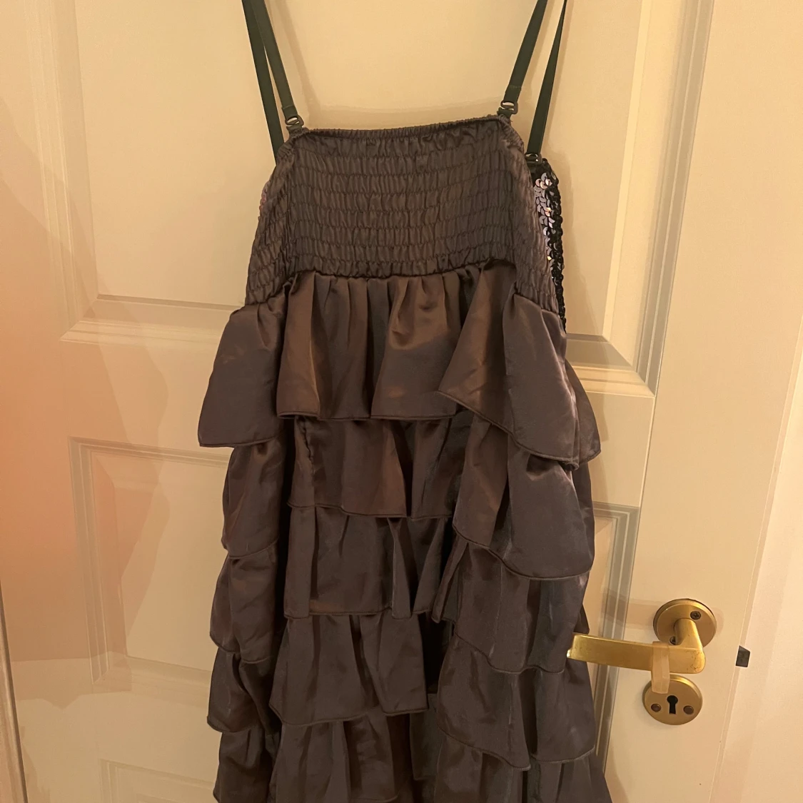 Svart klänning med paljetter - 1