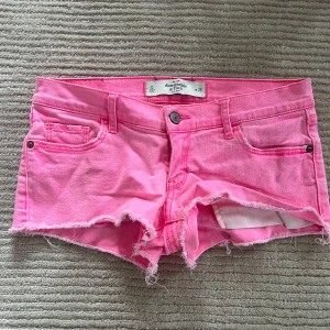 Lowwaist shorts - Lowwaist shorts!!💗så snygga! Sitter som S!