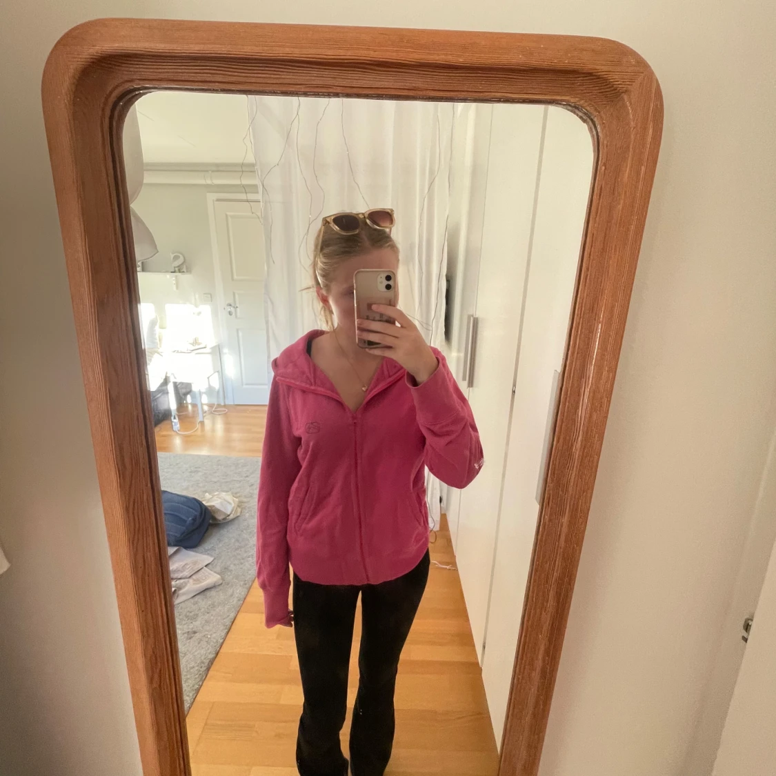 Rosa kofta med luva från Tierra