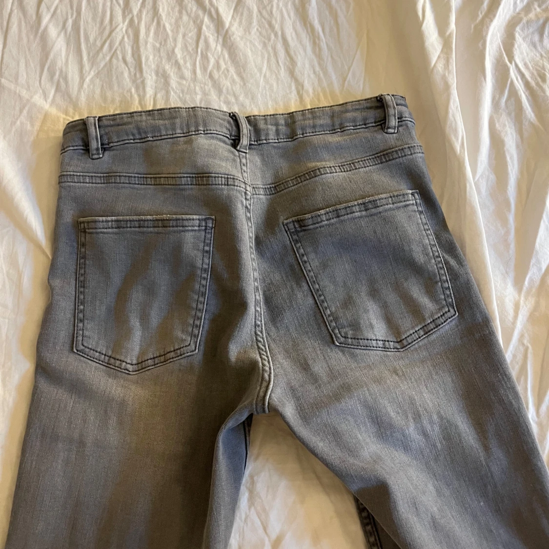 Grå bootcut jeans med låg midja - 2