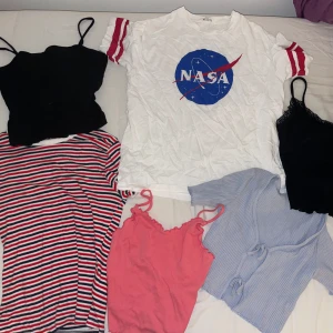 T-shirts och linnen  - Jag säljer de här 6 klädesplaggen från olika märken. Lindex, Gina Tricot, H&M och Kappahl. I storlekarna 146/152, S och 134/140 (den blåa är minst) ALLA FÖR 55 kronor 💕✨