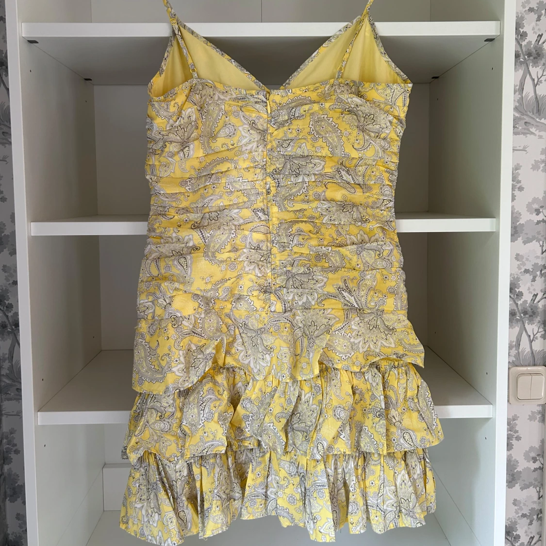 Kort gul klänning - 2