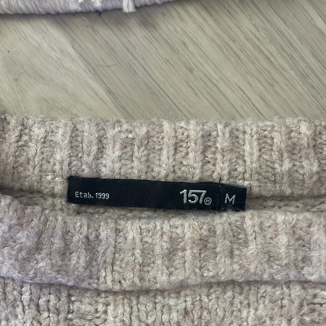 Beige stickad tröja från 157 - 2