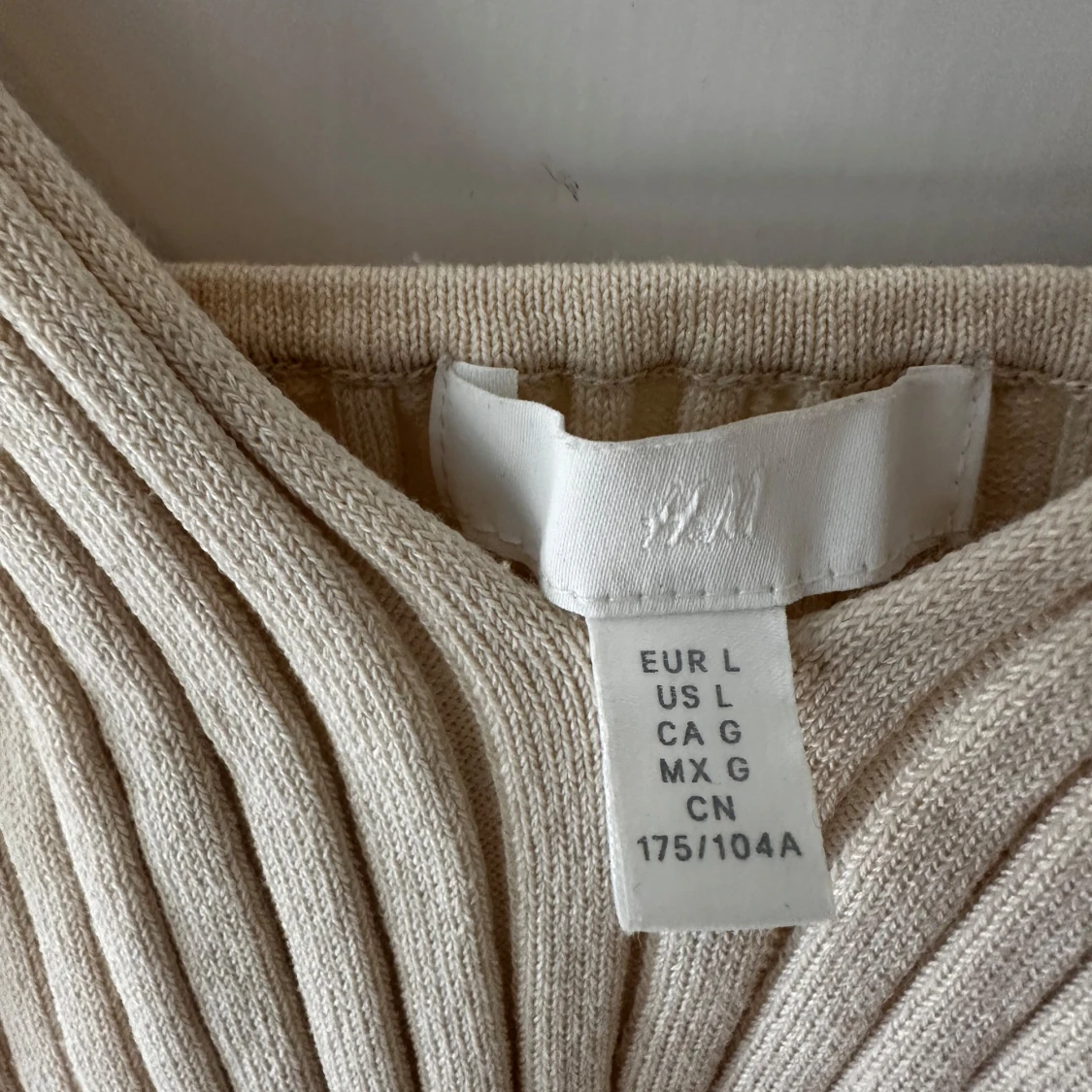 Beige ribbad linnetopp från H&M - 1
