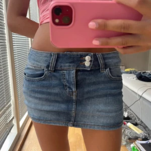 jeanskjol - snygg jeanskjol i nytt skick, endast testad