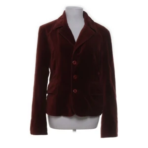 röd manchesterkavaj  - Snygg mörkröd kavaj från Crocker i mjuk manchester. Tillverkad i 100% bomull! 