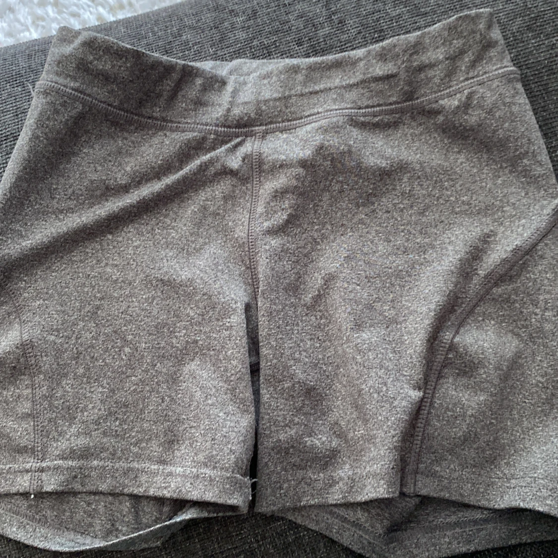 Grå träningsshorts 