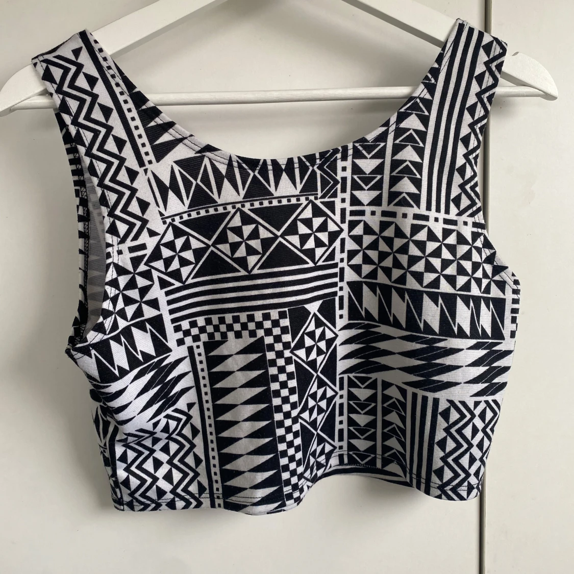 Svartvit mönstrad topp  - 2