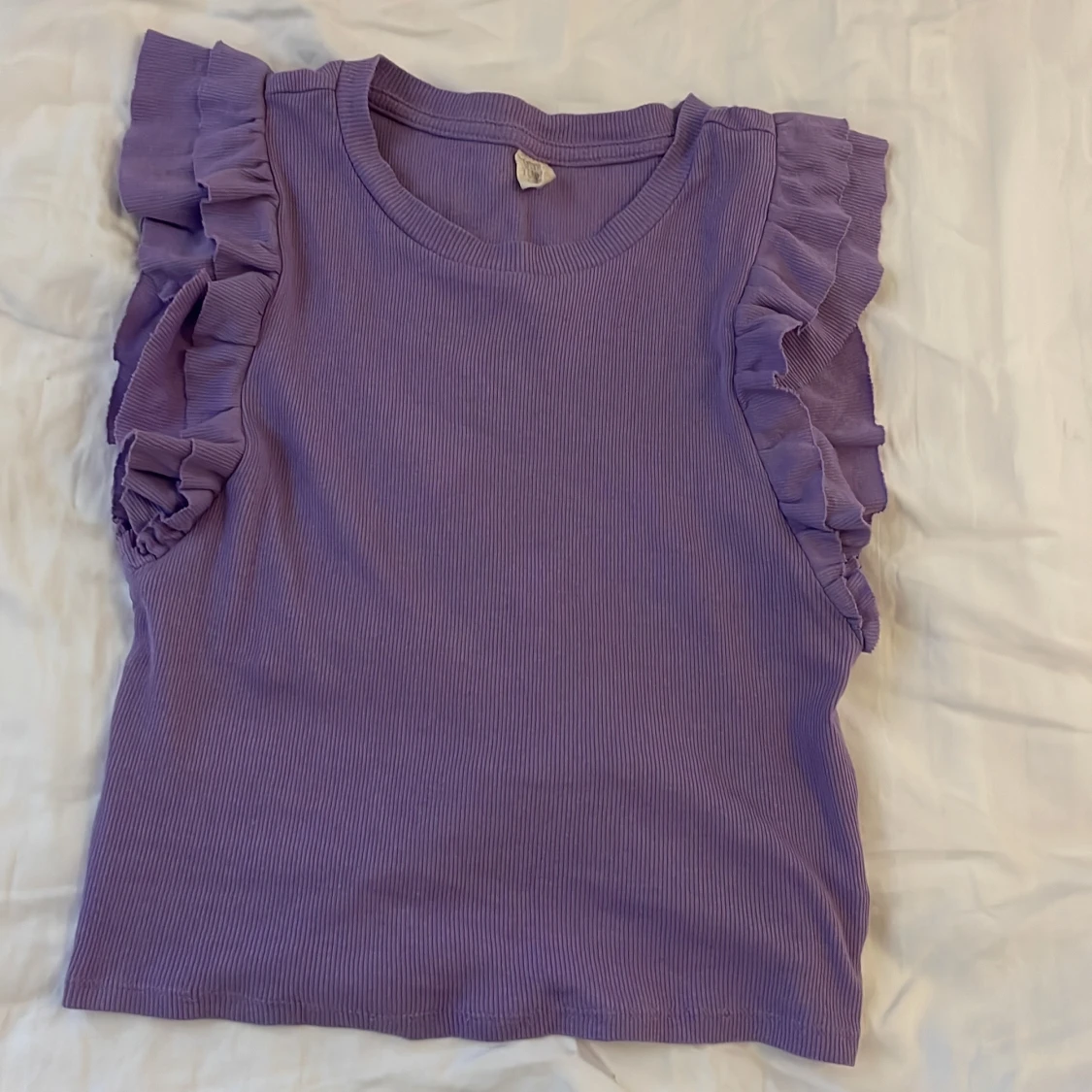 Ribbad lila volangtopp  - 2