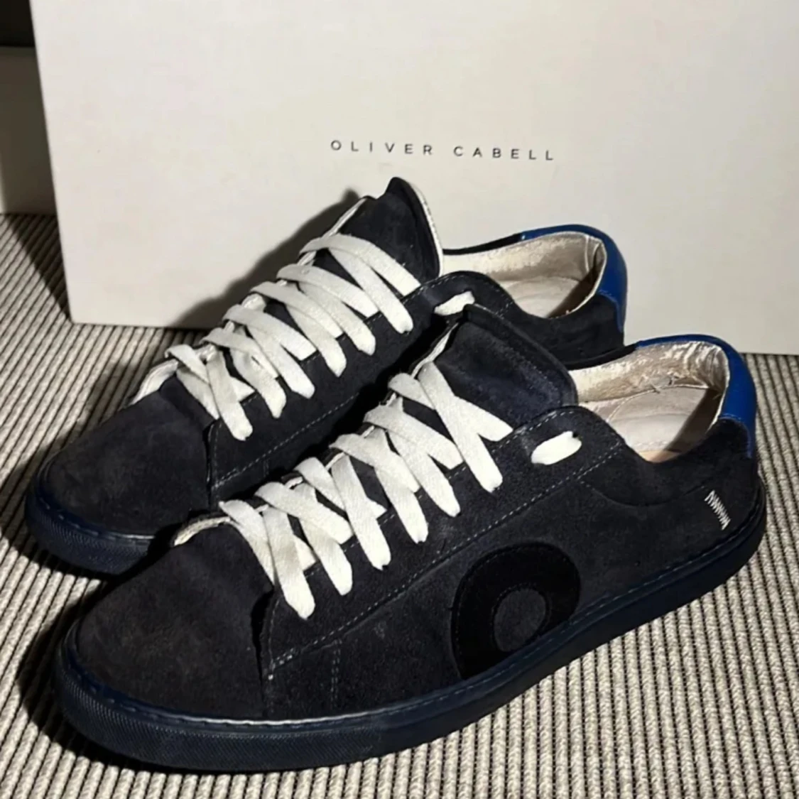 Mörkblå mockasneakers från Oliver Cabell