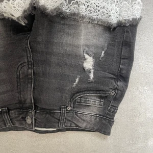 Svarta shorts  - Så coola jeansshorts från Amisu 💕 helt oanvända 