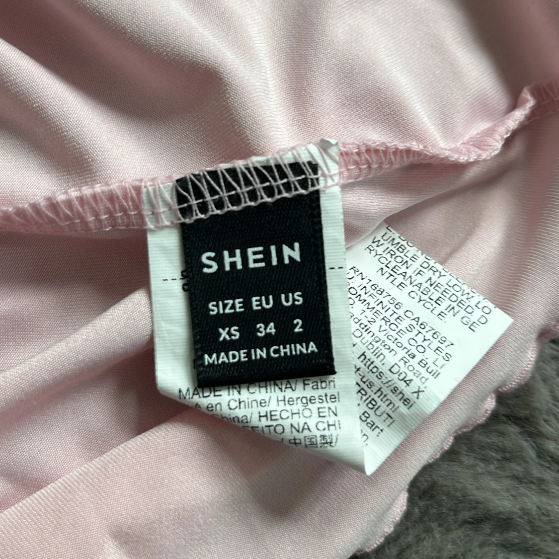 Ljusrosa linnetopp med spets från SHEIN - 2