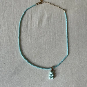 Blå nalle halsband  - Säljer en likadan fast rosa,  Säljer för jag använder den inte längre 