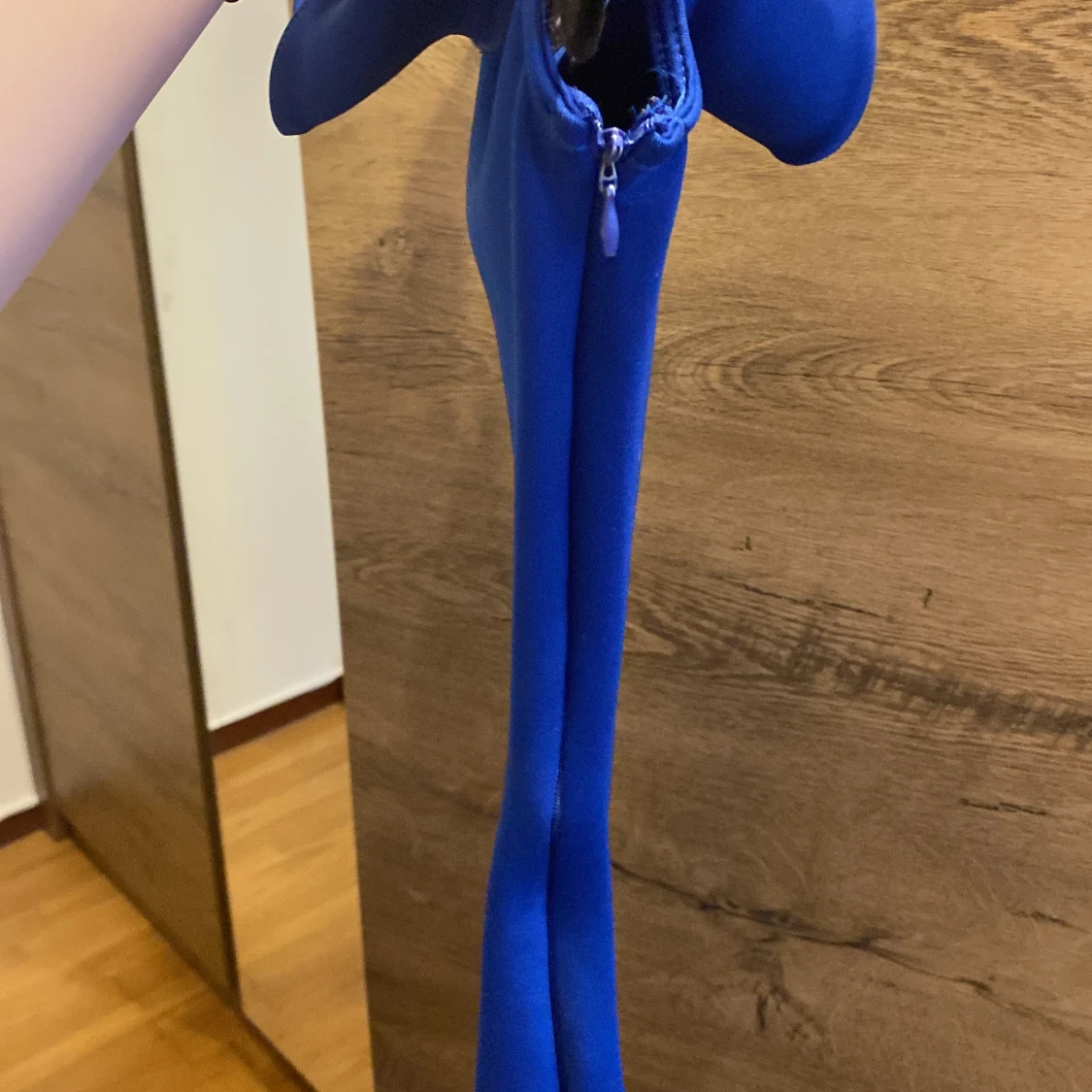 Kornblå tight klänning från Club L - 3