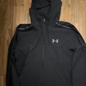 Under Armour Vindjacka - Storlek L, Nyskick, Passar M/L