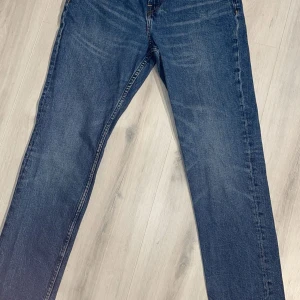 H&M jeans - As feta H&M jeans som ger en chill o fräsch outfit! 