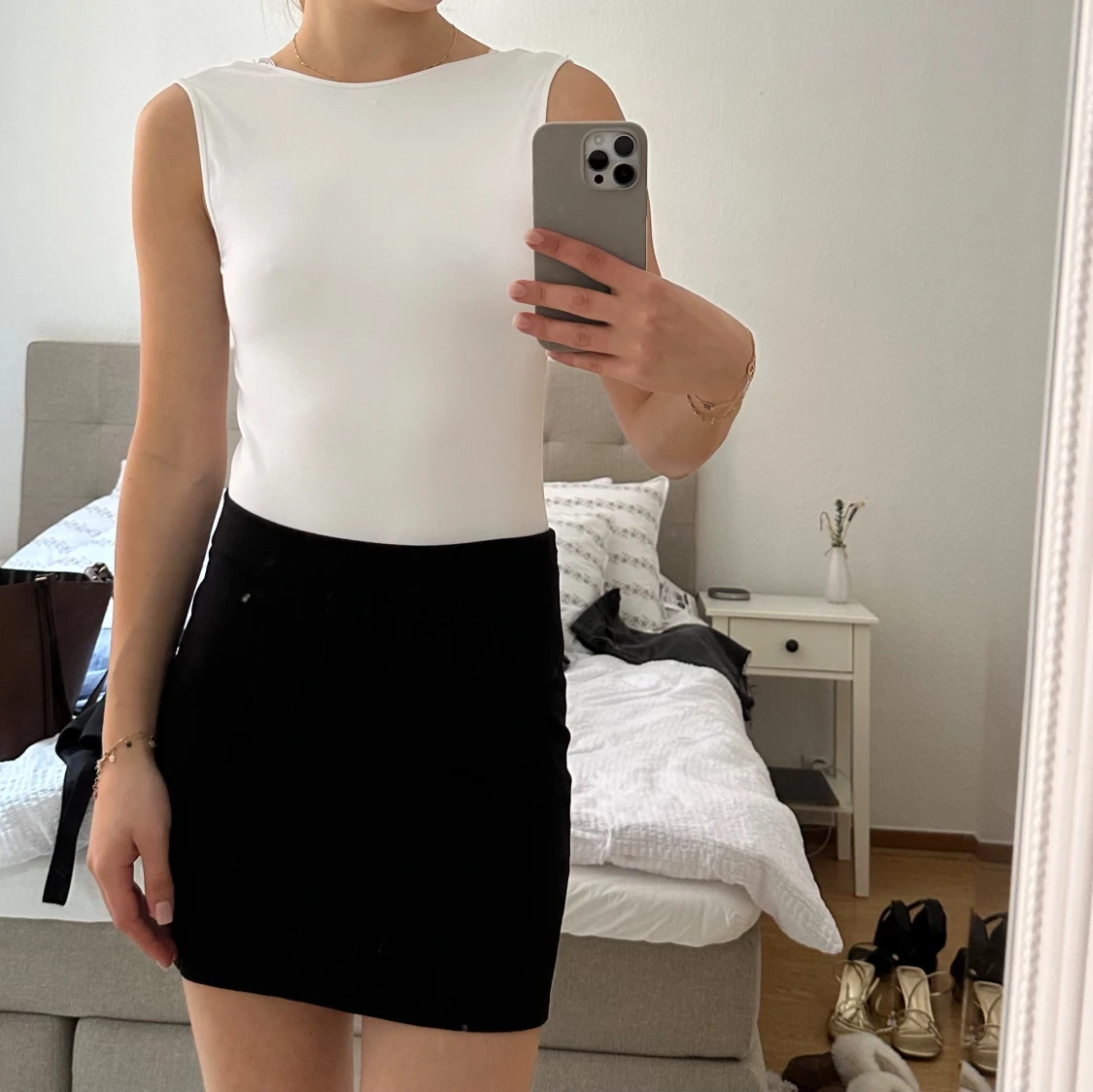 Vit body med öppen rygg  - 1