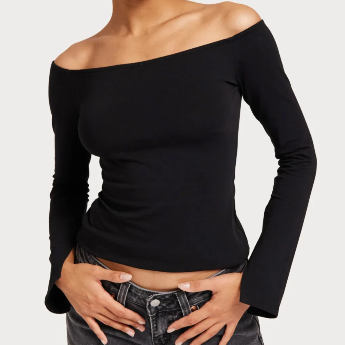 Svart offshoulder topp