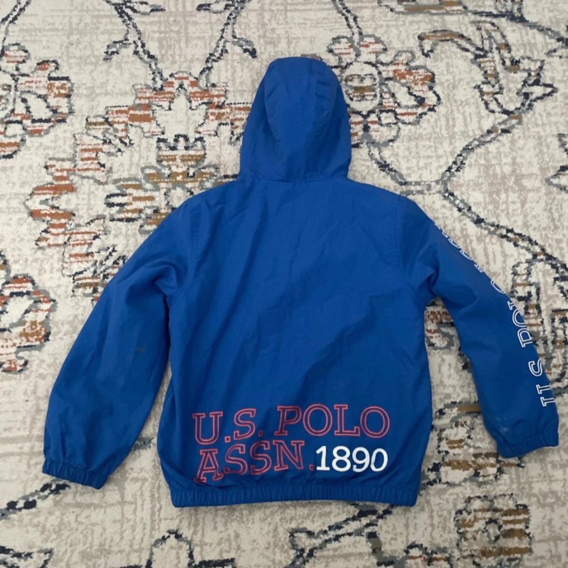 Blå vindjacka med huva från U.S. Polo Assn. - 1