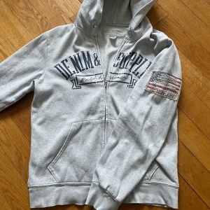 Denim & Supply hoodie - Zip hoodie från denim & supply, storlek S jag är 180, skriv vid frågor
