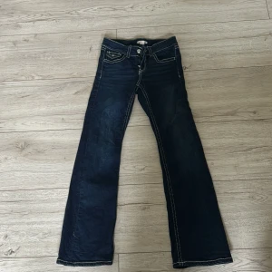 Mörkblåa jeans från Gina Young💓 - Säljer dessa jeans från Gina Young! Strl: 158