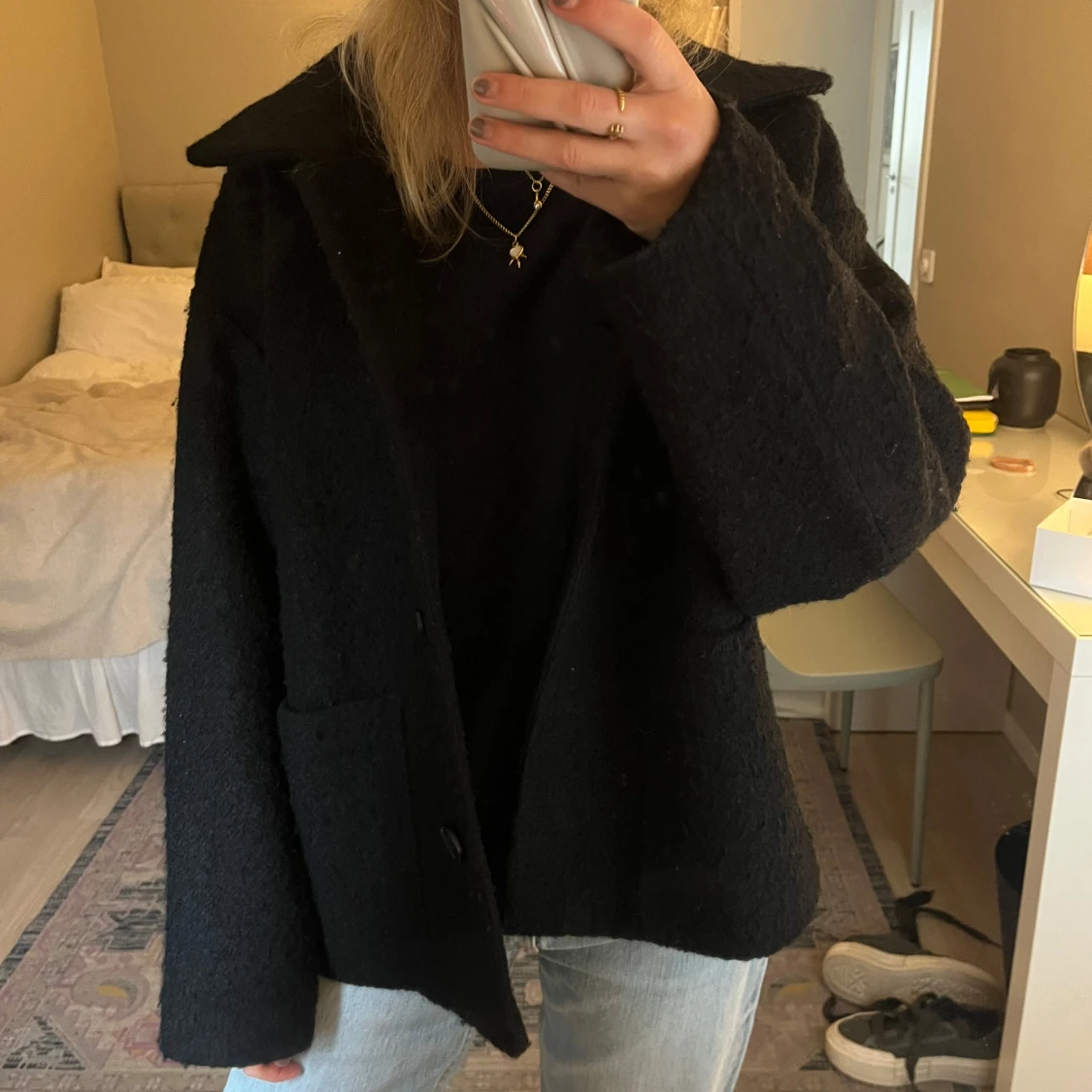 Svart ulljacka från Monki