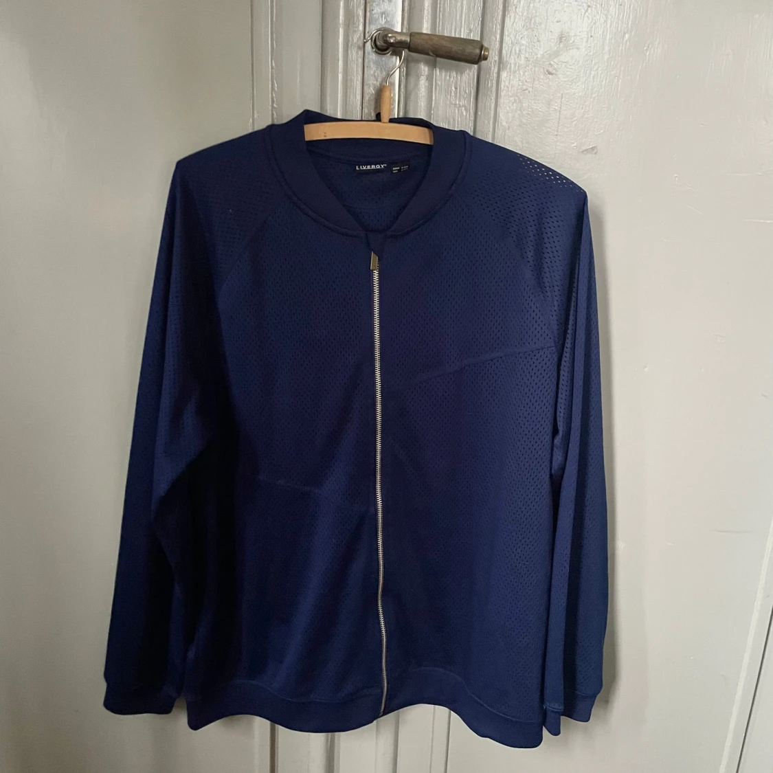 Mörkblå meshjacka från Livergy