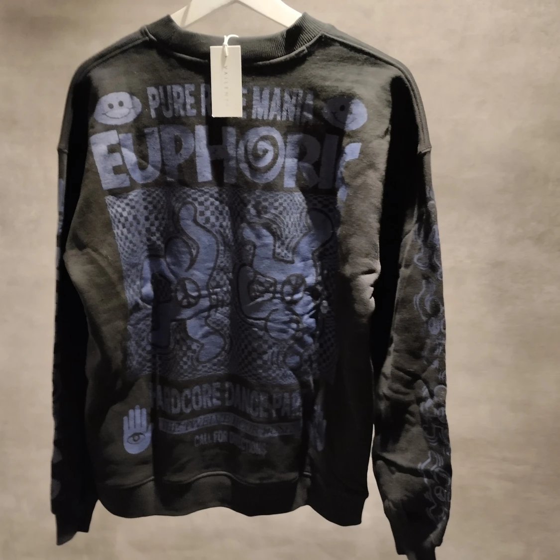 Ny! Svart sweatshirt med tryck från Vailent - 3