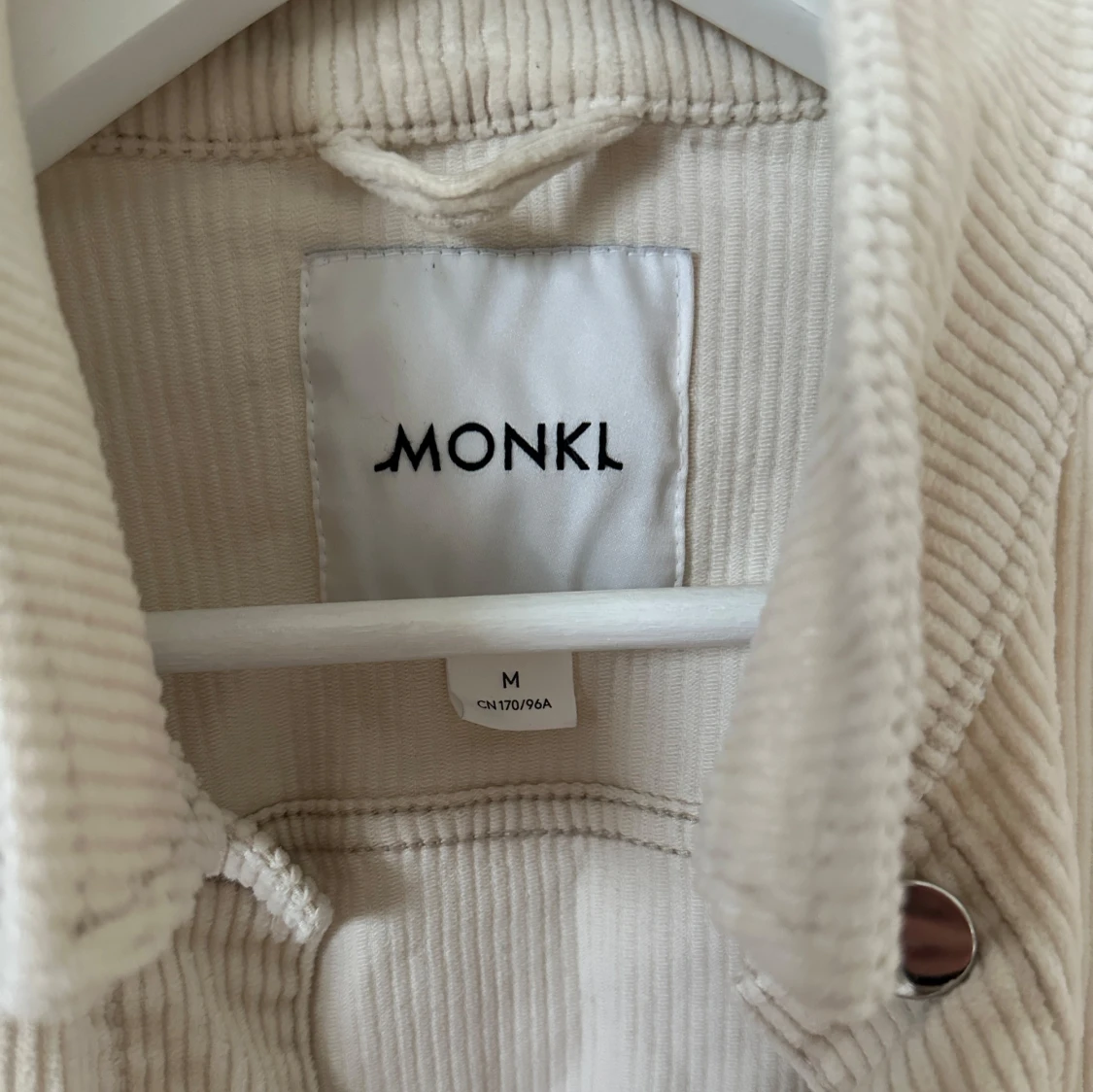 Beige manchesterjacka från Monki - 1