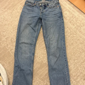 Blå raka jeans  - Straight low waist jeans i väldigt bra skick strl xs