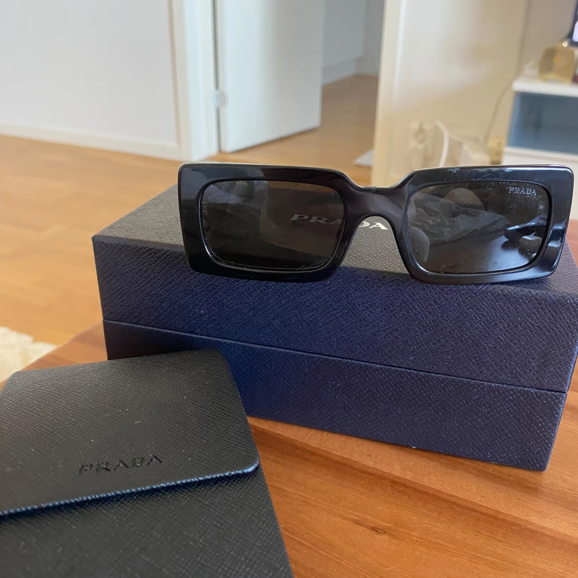 Svarta solglasögon från Prada - 2