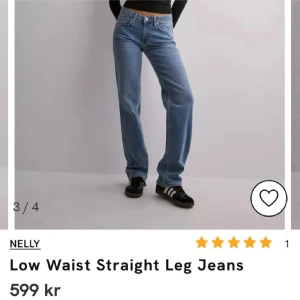Low Waist Straight Leg Jeans från Nelly - Snygga blå jeans med låg midja och raka ben från Nelly. Tror att det är stl 34/xs men osäker då det finns någon lapp. Aldrig använda! 