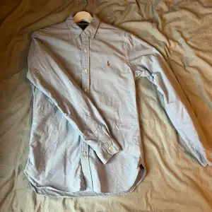 🌟Ralph Lauren Skjorta | 9/10 | Ljusblå | Small | Givetvis äkta  | 1600 ny | Fraktar spårbart via PostNord eller instabox | Hör av dig vid frågor eller andra funderingar!🌟