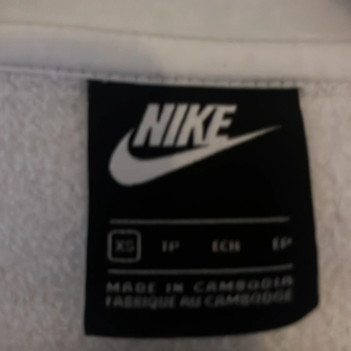 Vit hoodie med dragkedja från Nike - 3