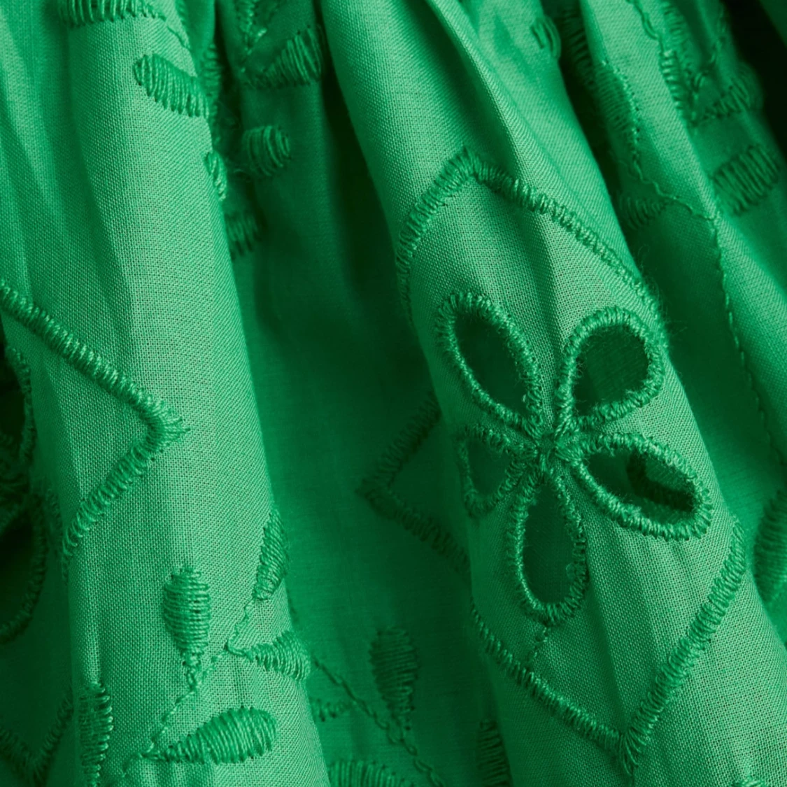 Grön broderad linnetopp med tofsar  - 1