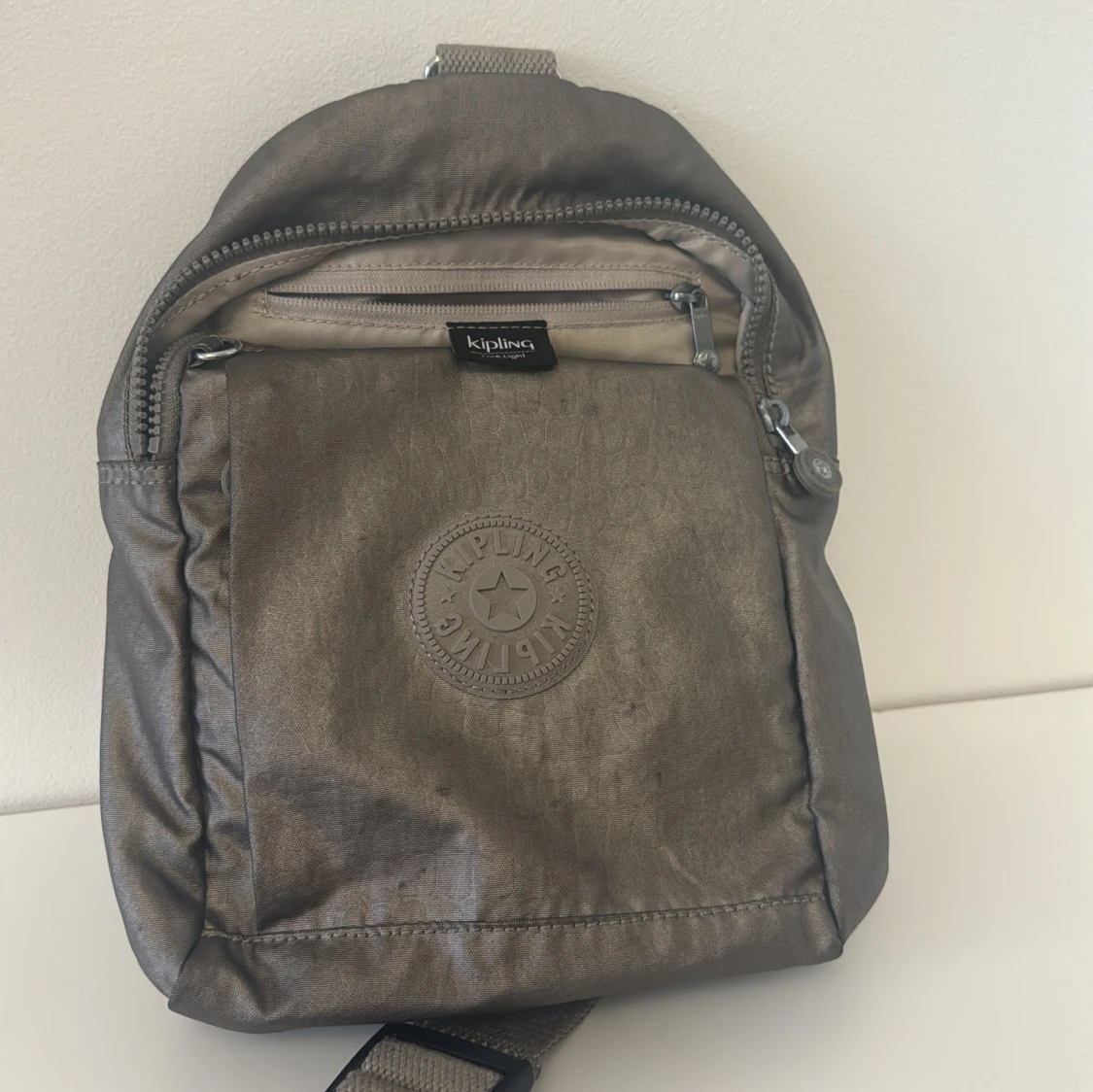 Gråbrun väska från Kipling - 2