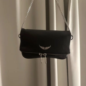 Liten Zadig väska  - Jätte fin Zadig väska, varsamt andvänd vilket betyder bra skick! 🩷