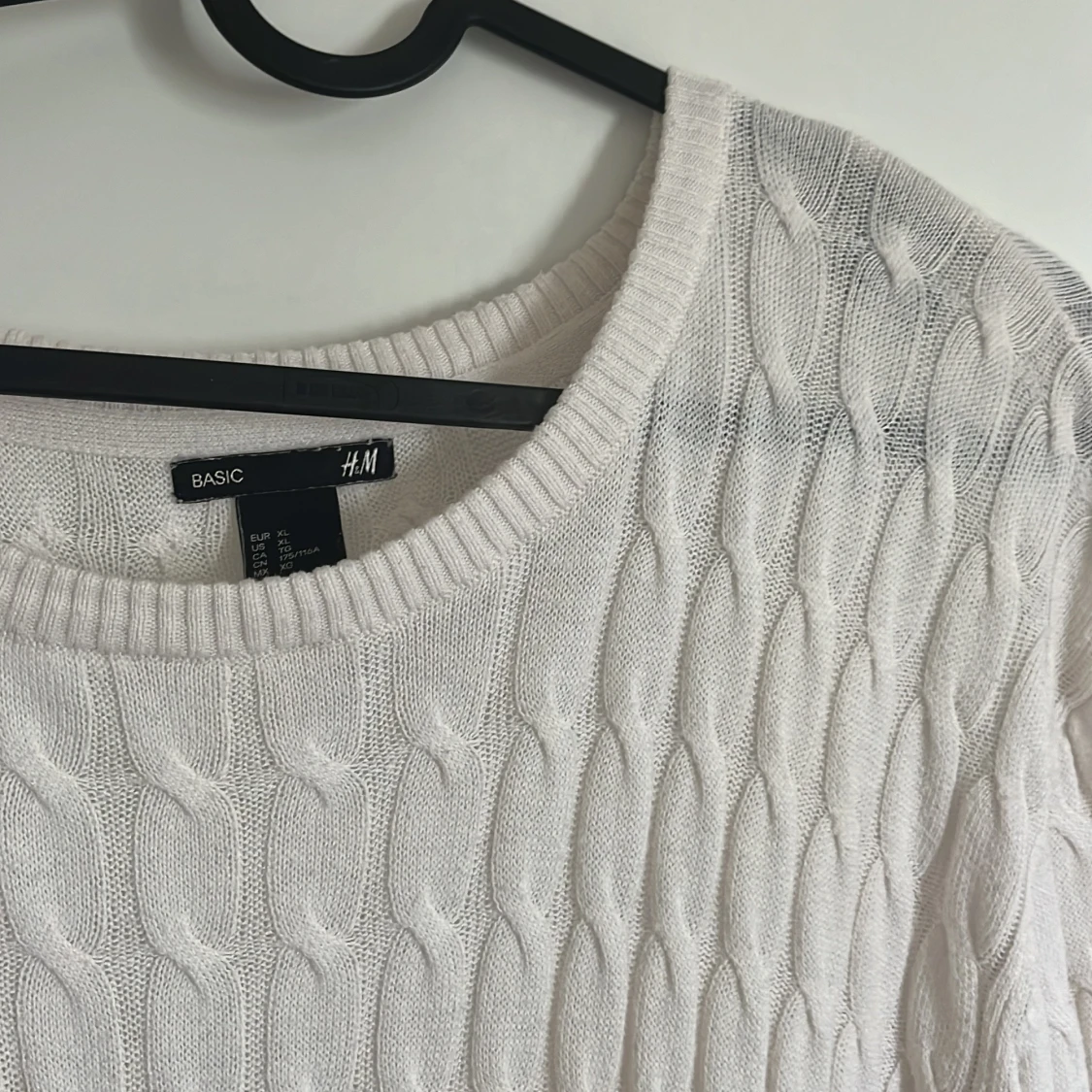 Vit kabelstickad tröja från H&M - 1