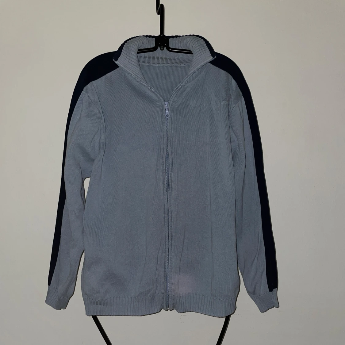 Ljusblå zipup med krage - 1